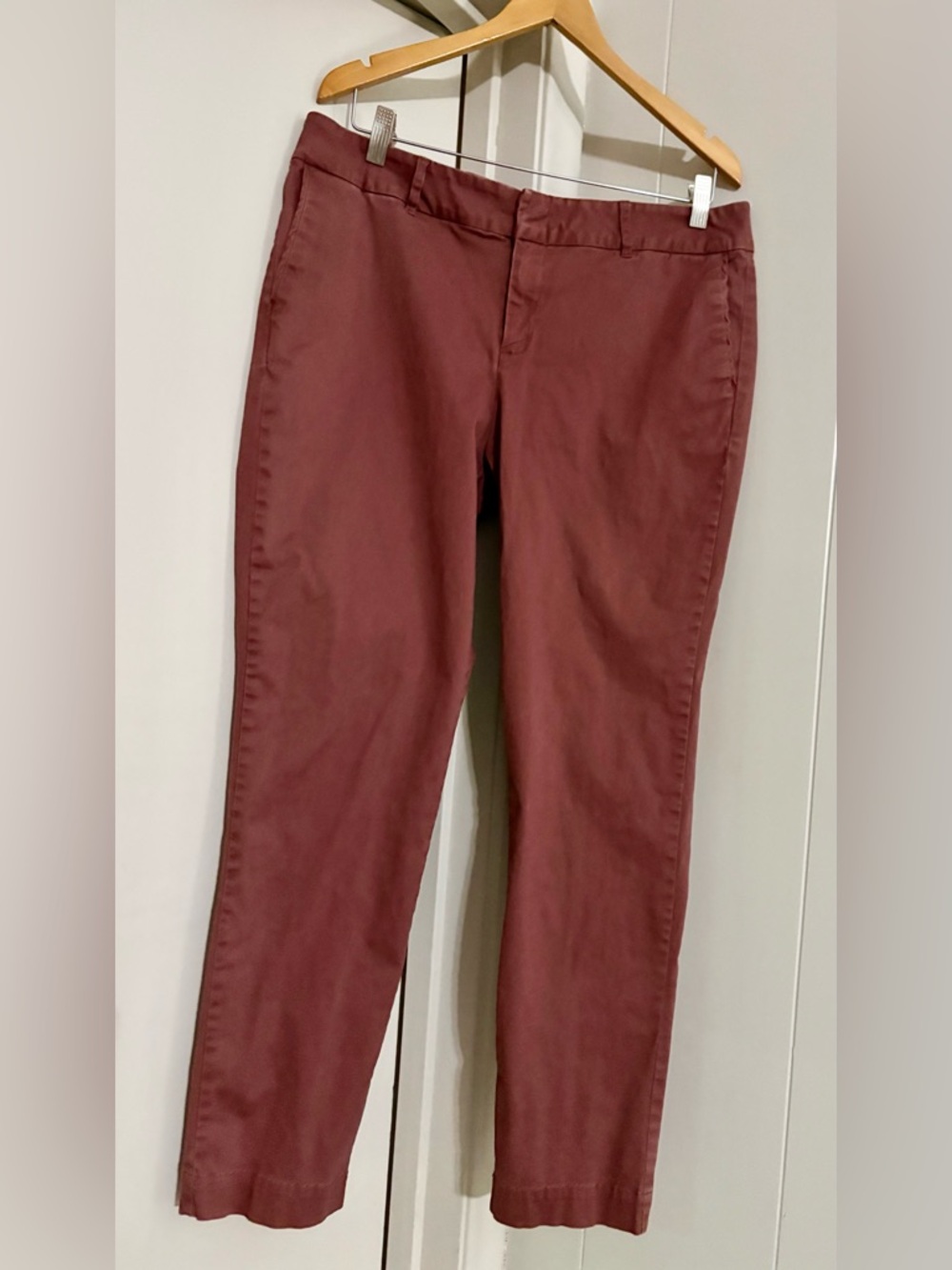 Kut from the Kloth Women’s Chino Pants in Deep Burgundy/Brown